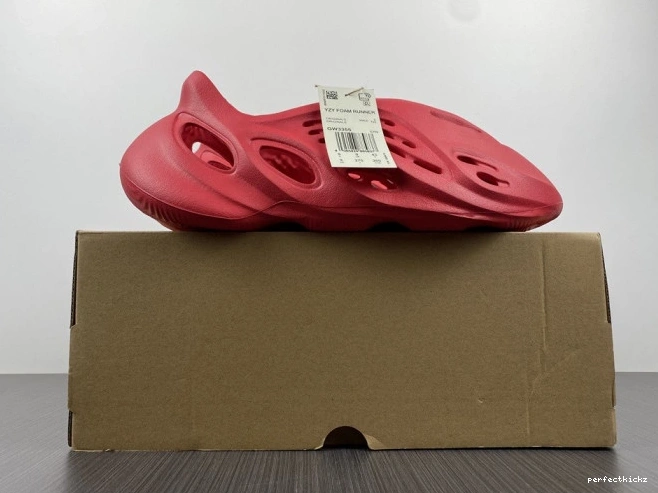 Yeezy Red Adidas Foam CW3355 0811
